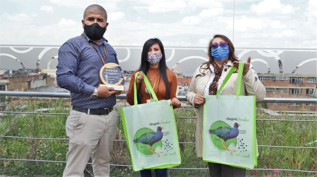 La Universidad Distrital Francisco José de Caldas fue la ganadora en la categoría de implementación de prácticas sostenibles. Foto: Secretaría de Ambiente.