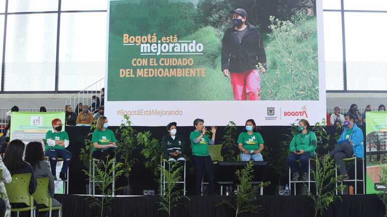 Alcaldesa Claudia López encabezó encuentro con las 'Mujeres que reverdecen' a Bogotá