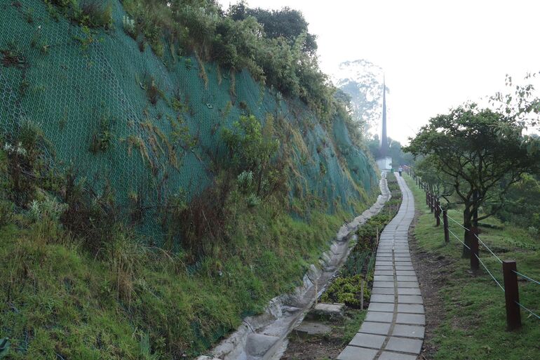 Senderos del parque Mirador de los Nevados.