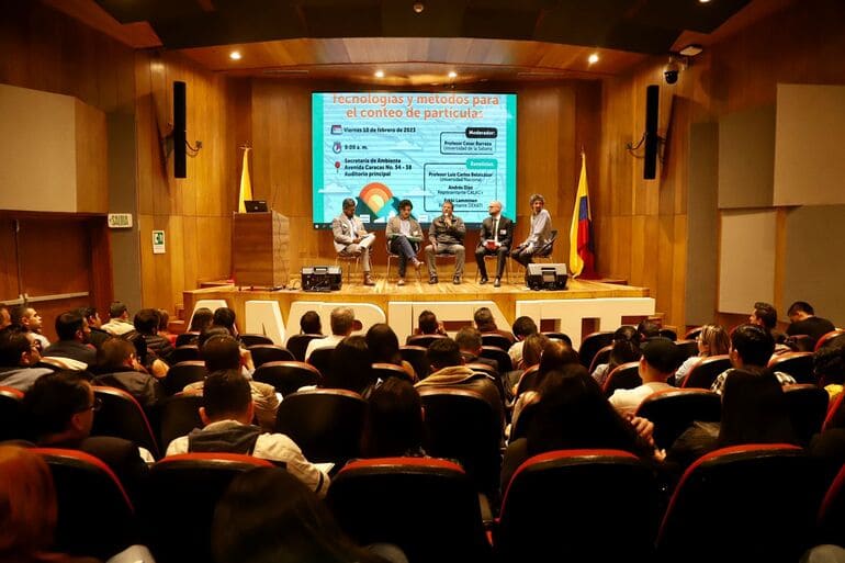 En el conversatorio participaron César Barraza, de la Universidad de la Sabana; Andrés Diaz, de CALAC+; Erkki Lamminen, vicepresidente de la firma DEKATI; Luis Carlos Belalcázar, de la Universidad Nacional
