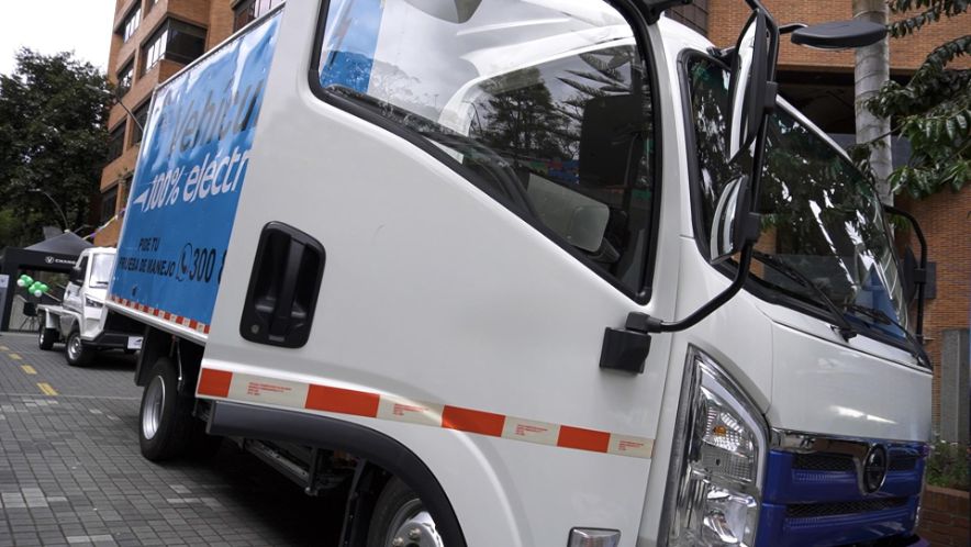 Los transportadores tendrán la posibilidad de conocer alternativas para una movilidad más sostenible, eficiente y que permita mejorar la calidad del aire de la ciudad. Foto: Archivo Feria 2023.