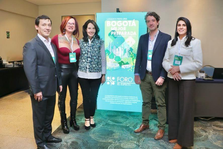 Paisaje de Montañas y Valle